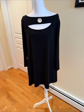 Max & Rina Black Top with Bright Pink Label